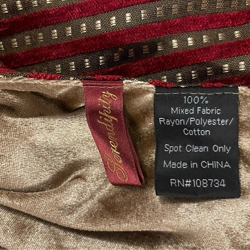 Seasons of Serendipity Christmas Tree Skirt Deep Red & Gold Tassels 56” - Picture 3 of 6